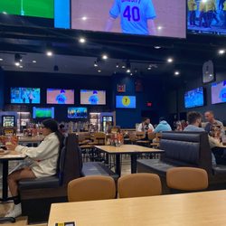 Buffalo Wild Wings - Bar