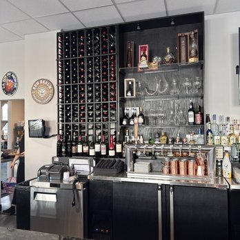 Fin & Tonic - Bar area - New American Near Me - Suffolk, Virginia Fin & Tonic - Bar area - New American Near Me - Suffolk, Virginia