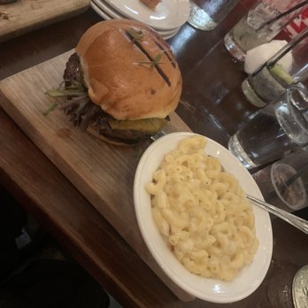 Heist Brewery - Burger and Mac and cheese - New American Near Me - Charlotte, North Carolina