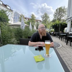 Holiday Inn München - Unterhaching - Beer garden patio