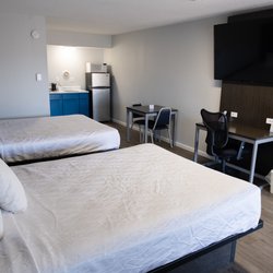 Envi Boutique Hotel - Kitchenette with two queen beds