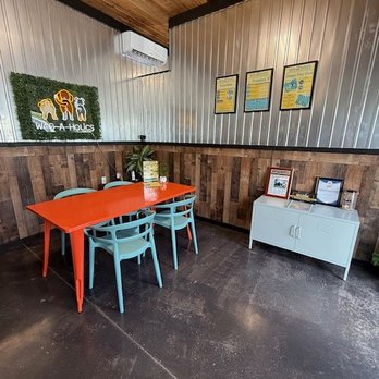 Wag-A-Holics - Pet Groomers Near Me - Seguin, Texas