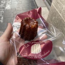 La Toque Cuivrée - Large canele (€0.75)