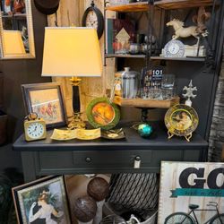 America's Antique Mall - Eclectic treasures at AAM Highland! Vintage clocks, art, barware, lamps, décor and unique finds make every corner worth exploring.