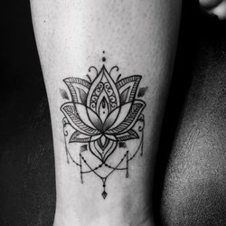 Red Needle Tattoo - @tattoo