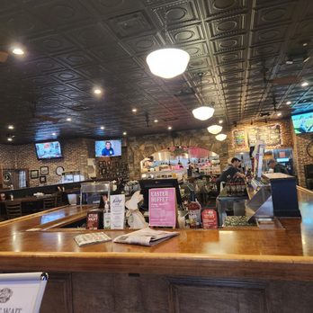 Lucky's 13 Pub - Gastropubs Near Me - Fargo, North Dakota