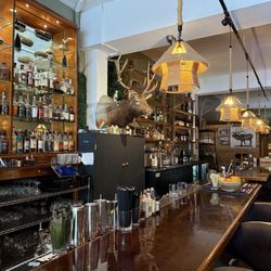 Camp West - The bar