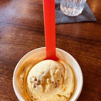 Windsor - Excellent ice cream very creamy - New American Near Me - Phoenix, Arizona