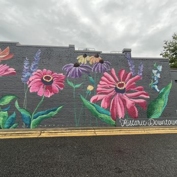 Historic Downtown Mount Airy Mural - Public Art Near Me - Mt Airy, North Carolina