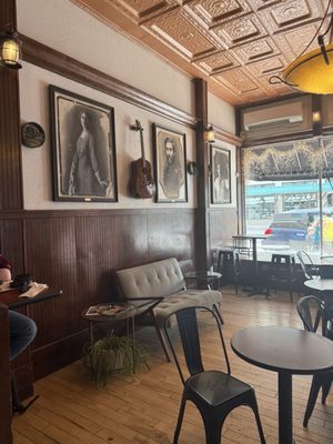 Paramount Cafe by null