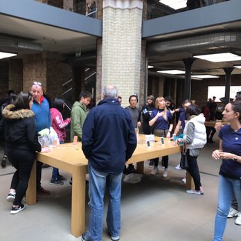 Apple Store - Computers Near Me - London, XGL