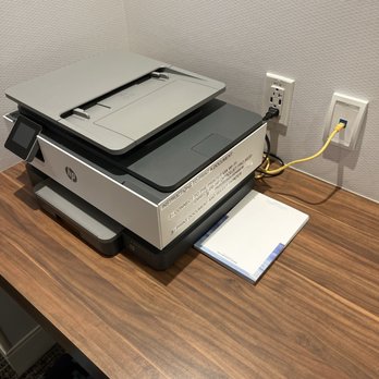 American Express Centurion Lounge - Whoa free printer - Airport Lounges Near Me - Los Angeles, California