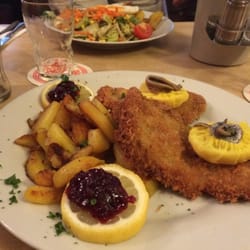 Fuchs - Leckeres Wiener Schnitzel mit Bratkartoffeln