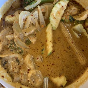 Pad Thai Restaurant - Yellow curry - Thai Near Me - Clovis, California