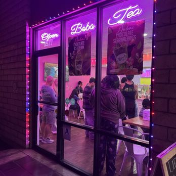 Swirls Soft Serve - Saturday night , 9:50pm & it is packed . - Ice Cream & Frozen Yogurt Near Me - Upland, California