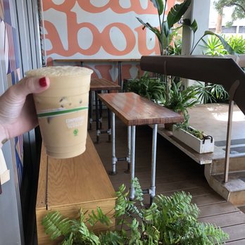 Bean About Town Honolulu - Shakarato & outdoor seating area - Coffee & Tea Near Me - Honolulu, Hawaii