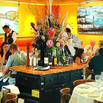 Celestino Restaurant - Center piece - Italian Near Me - Pasadena, California