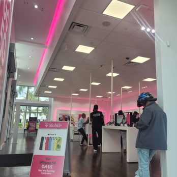 T-Mobile Experience Store - Tmobile Lobby - Mobile Phones Near Me - Pembroke Pines, Florida