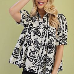 Di Moda Boutique - Black and white blouse