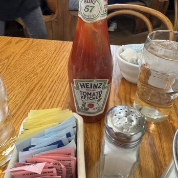 Hobnob Corner - Old school ketchup - American Near Me - Nashville, Indiana