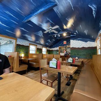 Wild Willy's Burgers - Super inside with 360 mural - Burgers Near Me - York, Maine Wild Willy's Burgers - Super inside with 360 mural - Burgers Near Me - York, Maine