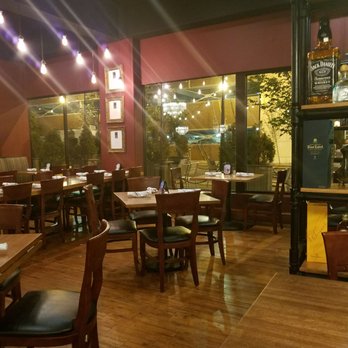 Glenn's Cafe - Dinning area - Wine Bars Near Me - Columbia, Missouri