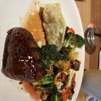 BJ's Restaurant & Brewhouse - Slow-Roasted Tri-Tip Bundle - Pizza Near Me - Newark, California