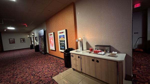 Cinemark Century North Hollywood and XD by null