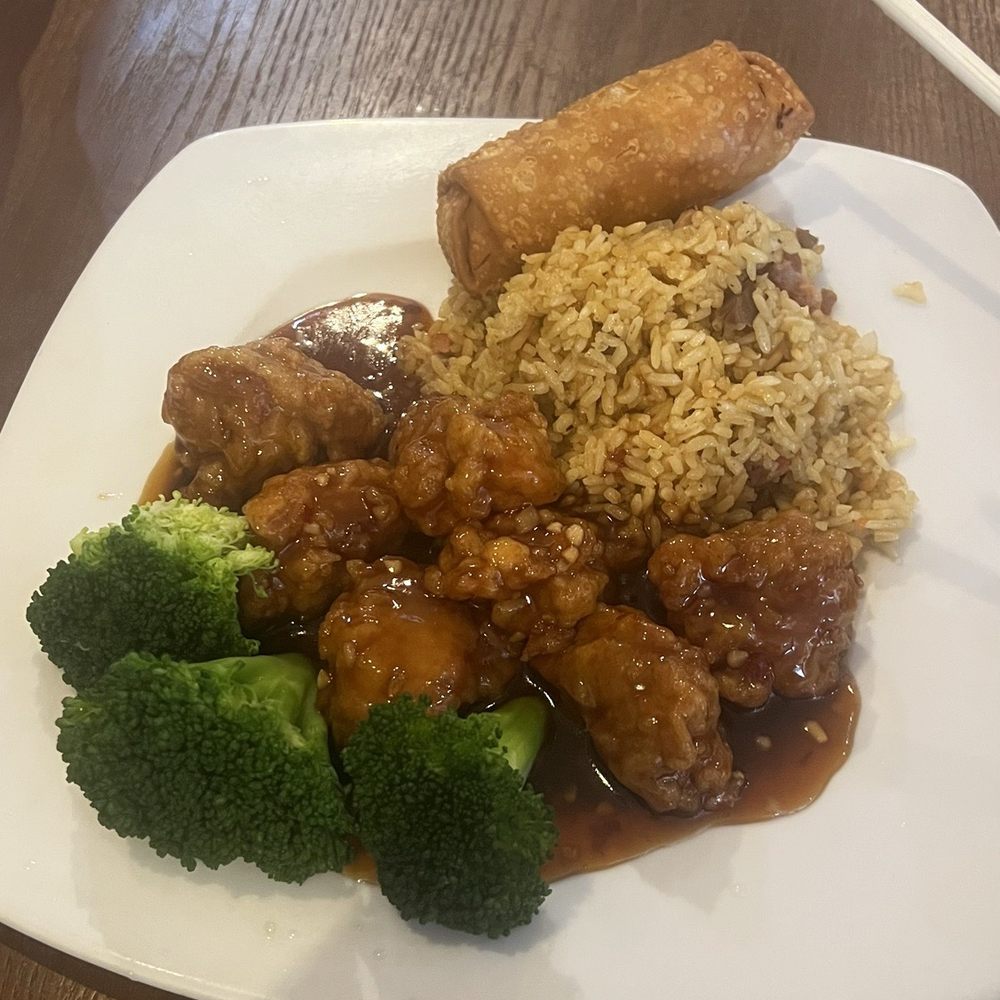 General Tso's Chicken lunch plate