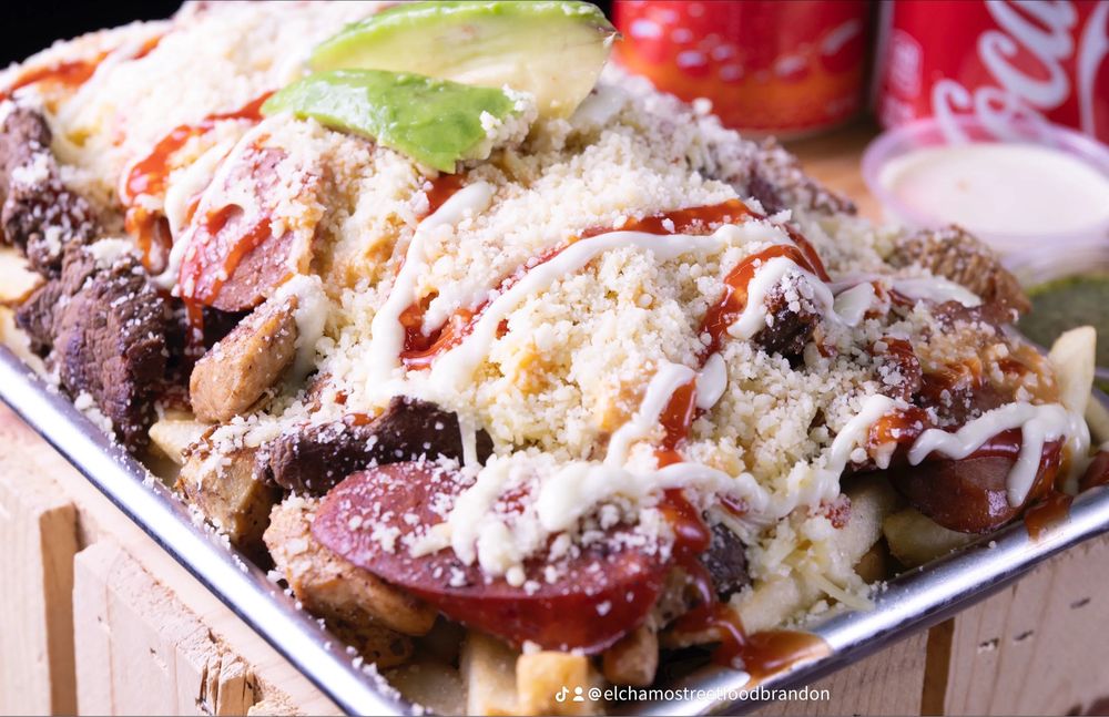 EL Chamo Street Food Logo