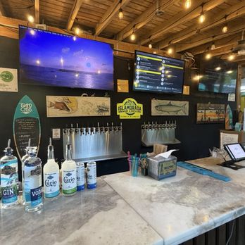 Islamorada Brewery & Distillery - Outdoor Bar - Breweries Near Me - Islamorada, Florida Islamorada Brewery & Distillery - Outdoor Bar - Breweries Near Me - Islamorada, Florida