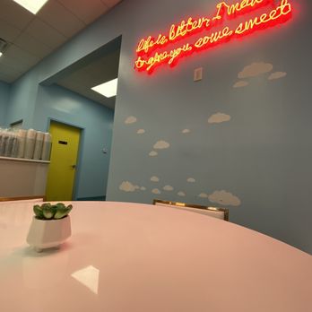 Snow Ice Cream and Tea - a neon sign - Ice Cream & Frozen Yogurt Near Me - Laredo, Texas Snow Ice Cream and Tea - a neon sign - Ice Cream & Frozen Yogurt Near Me - Laredo, Texas