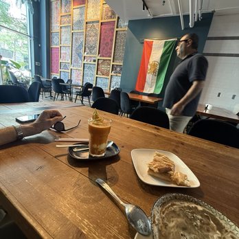 Cafe Parfums de Perse - Carrottes Jus -saffron Icecream - Cafes Near Me - Montreal, Quebec