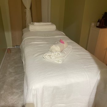 Siam Retreat - The private massage room very clean and feel relaxing and private - Massage Near Me - New York, New York
