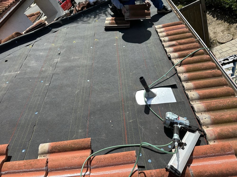 Slide of Diamond In The Sky Roofing