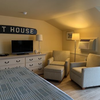 Anchor In - King room - Hotels Near Me - Hyannis, Massachusetts