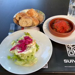 Le W - Starters with bread