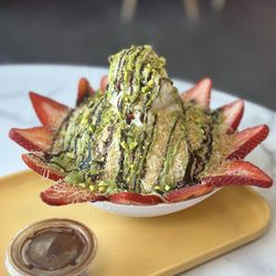 Boba Bunny Coffee & Tea - Dubai Chocolate strawberry shaved ice