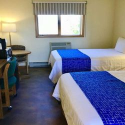 Travelodge by Wyndham Three Forks - Guest room