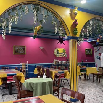 El Mariachi Loco - Inside seating - Mexican Near Me - Tujunga, California El Mariachi Loco - Inside seating - Mexican Near Me - Tujunga, California