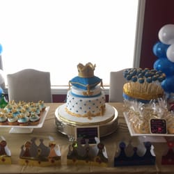 Cake, cake pops and cookies!