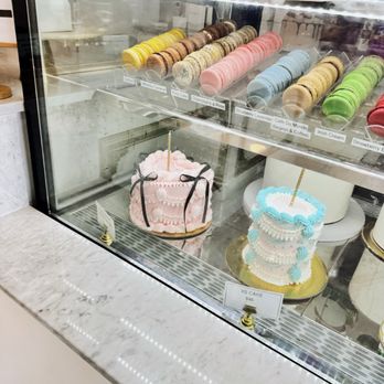 Rocheli Patisserie - Bakeries Near Me - Austin, Texas