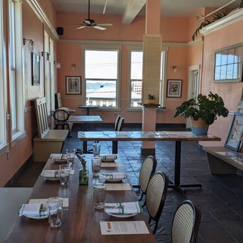 Chez Lafayette - Looking through the space. We were almost alone when we arrived but many patrons before we departed. - Cajun/Creole Near Me - Tacoma, Washington
