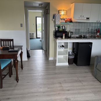 Cayman Suites Hotel - Living room/Kitchen - Hotels Near Me - Ocean City, Maryland Cayman Suites Hotel - Living room/Kitchen - Hotels Near Me - Ocean City, Maryland
