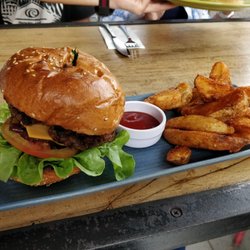 The Runaway Spoon - Beef Burger with french fries changed to wedges.