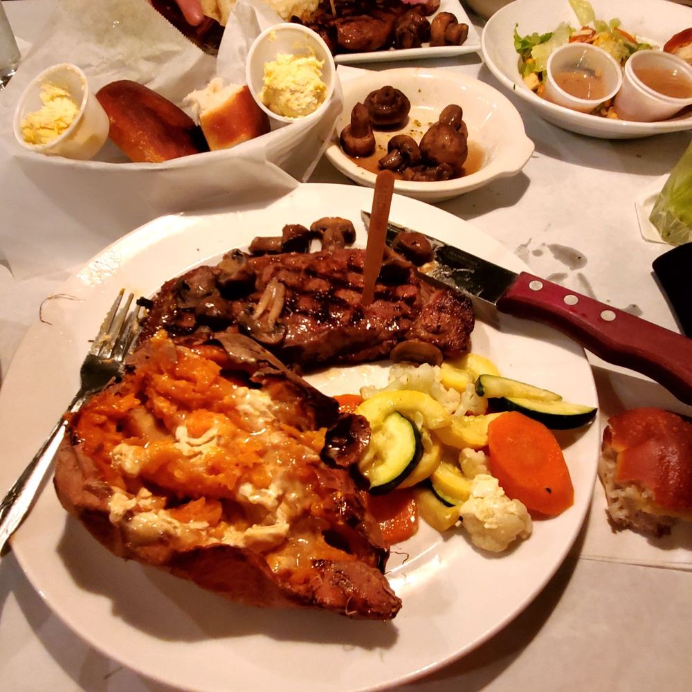 Brown Derby - Strip steak, sweet potato, veggies, rolls - Steakhouses Near Me - Middleburg, Ohio
