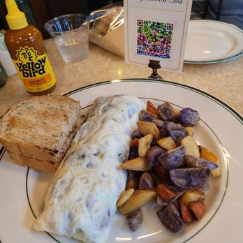 1886 Cafe & Bakery - 12.01.24 lady bird omelette was nice and like. Potatoes weren't greasy. - American Near Me - Austin, Texas