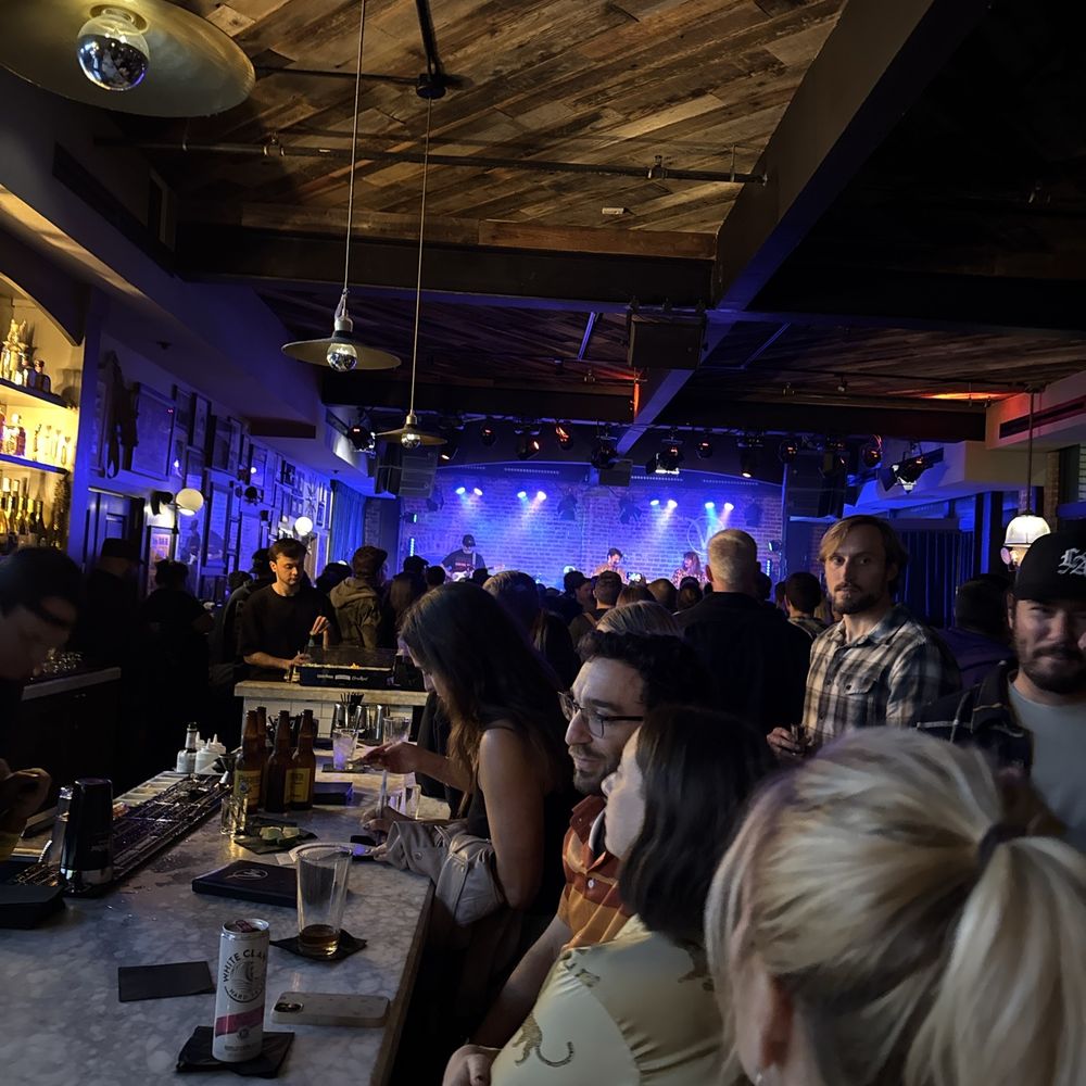 The Venice West - The crowd - Music Venues Near Me - Venice, California The Venice West - The crowd - Music Venues Near Me - Venice, California