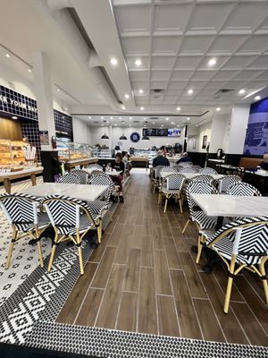 Paris Baguette by null