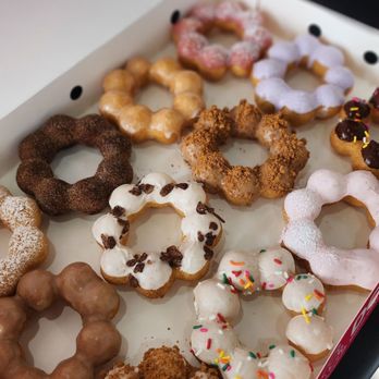 Domo Arcadia - 12 pc Mochi Donuts - Donuts Near Me - Arcadia, California